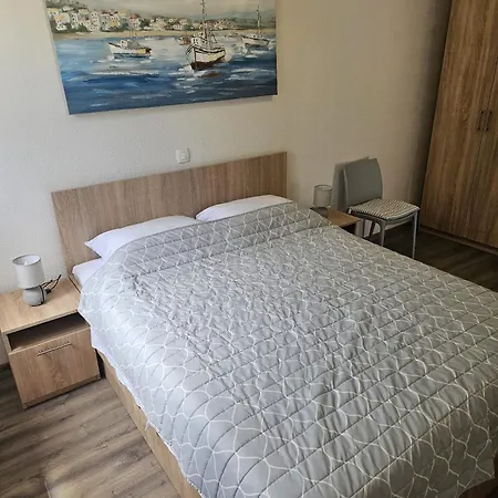 Banovi Dvori * Ston